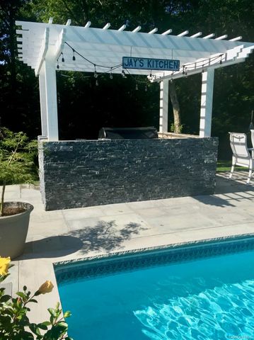 15 Blueberry Lane, Quogue, NY 11959