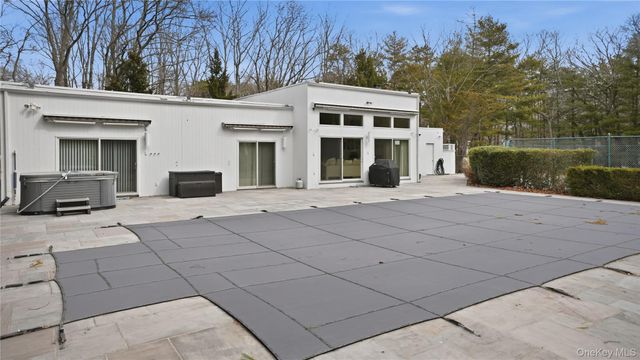 15 Blueberry Lane, Quogue, NY 11959