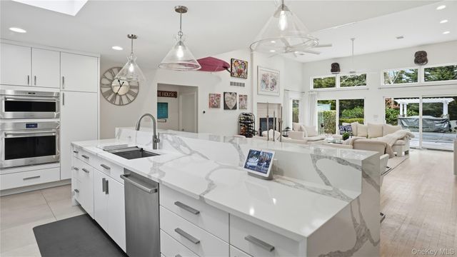 15 Blueberry Lane, Quogue, NY 11959