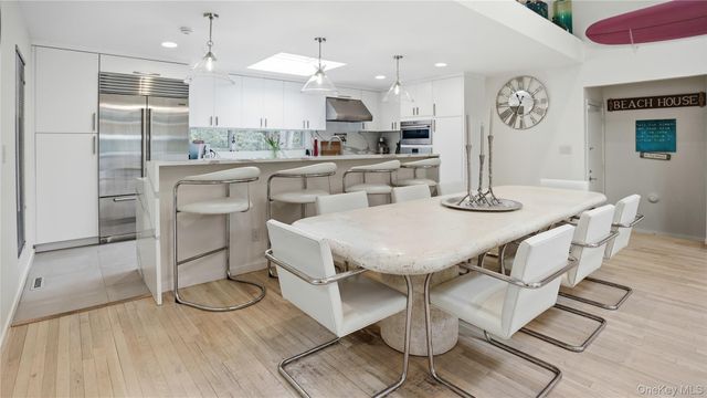 15 Blueberry Lane, Quogue, NY 11959