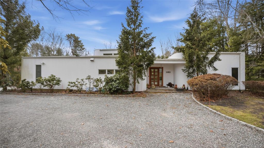 15 Blueberry Lane, Quogue, NY 11959