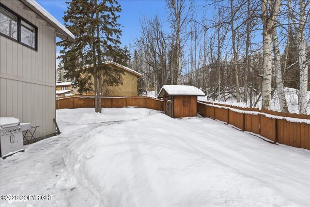 9621 Nizki Circle, Eagle River, AK 99577