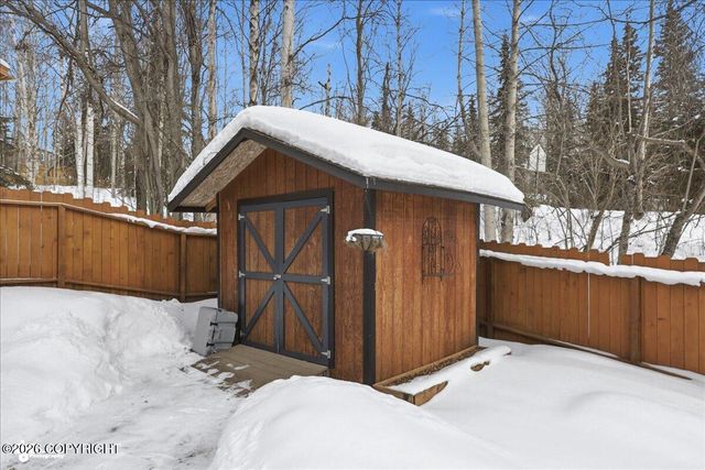 9621 Nizki Circle, Eagle River, AK 99577