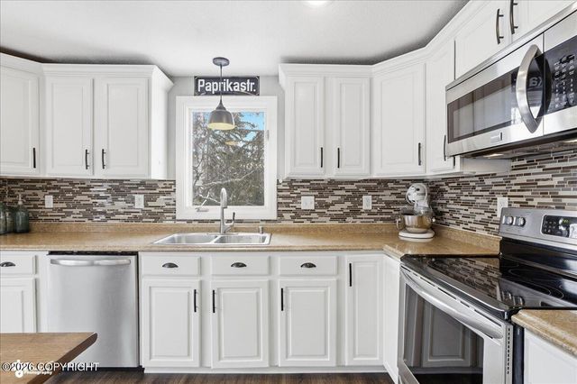 9621 Nizki Circle, Eagle River, AK 99577