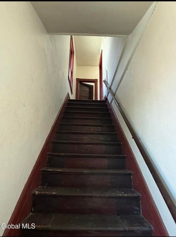 865 Madison Avenue, Albany, NY 12208