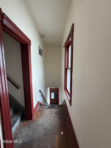 865 Madison Avenue, Albany, NY 12208