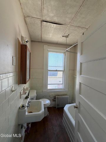 865 Madison Avenue, Albany, NY 12208