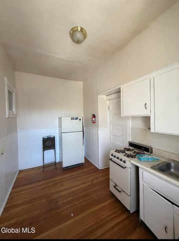 865 Madison Avenue, Albany, NY 12208