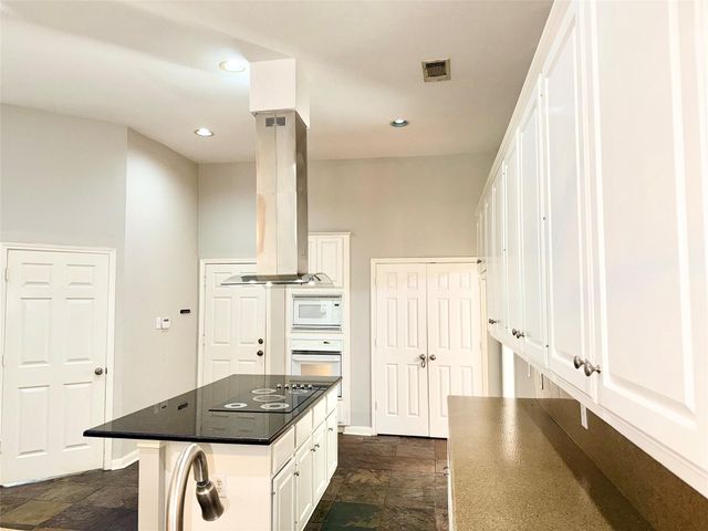 12110 Shadowpoint Drive, Houston, TX 77082