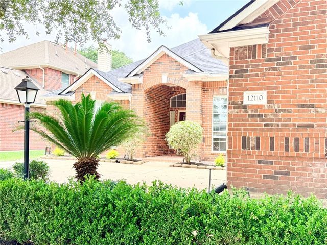 12110 Shadowpoint Drive, Houston, TX 77082