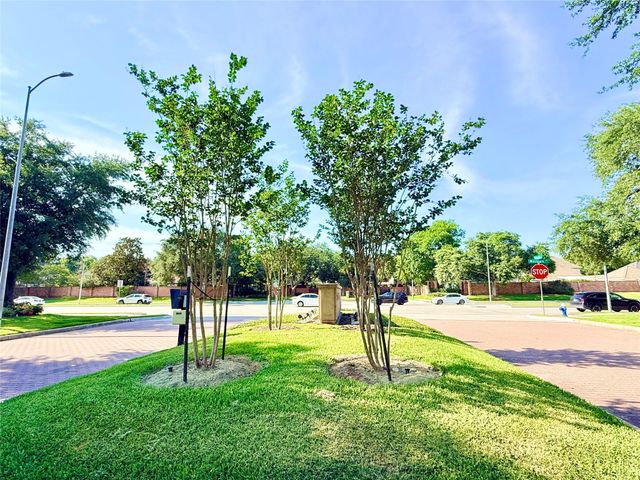 12110 Shadowpoint Drive, Houston, TX 77082