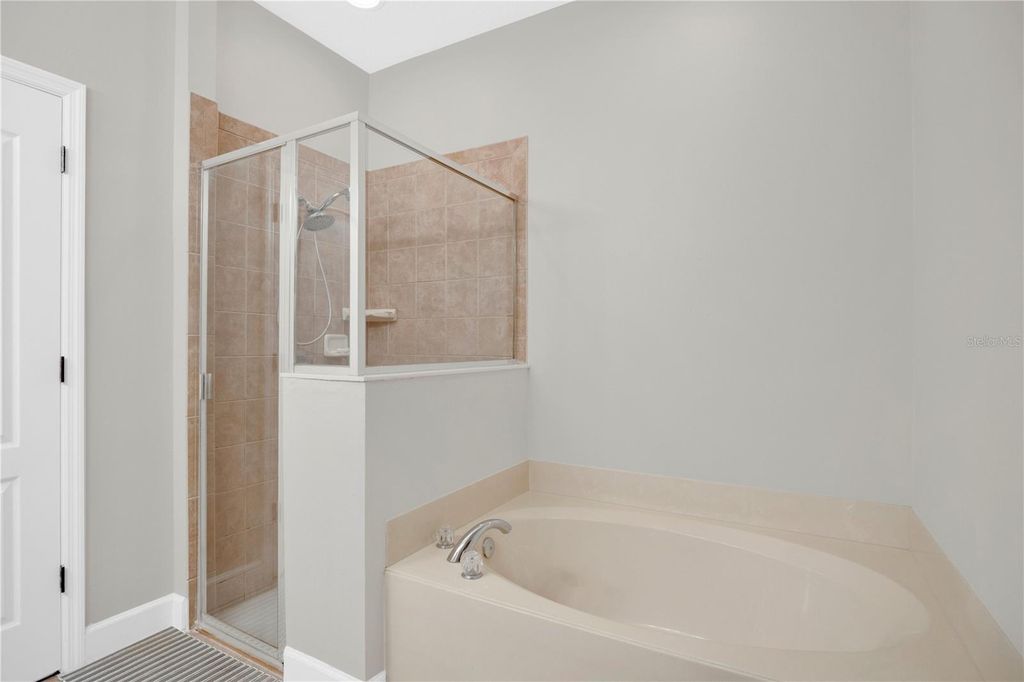 Image 14 of property listing at 24008 SARDINIA DRIVE, Sorrento, FL 32776