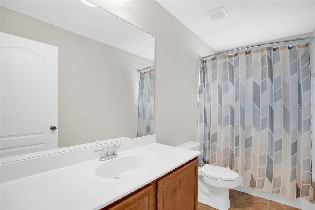 Image 20 of property listing at 24008 SARDINIA DRIVE, Sorrento, FL 32776