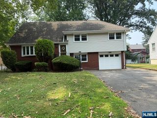 1008 Windsor Road, Teaneck, NJ 07666