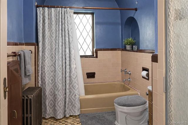 84-15 25th Avenue, New York City, NY 11370