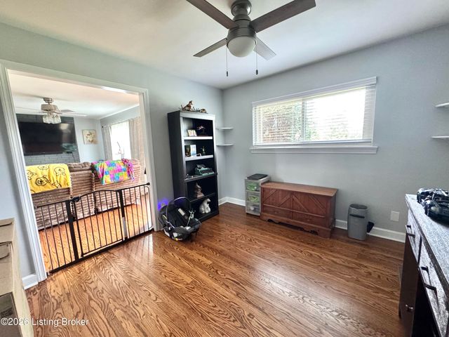 4604 Walden Dr, Louisville, KY 40229