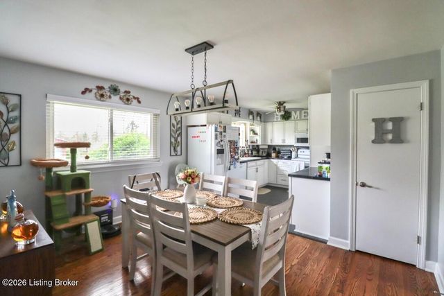 4604 Walden Dr, Louisville, KY 40229