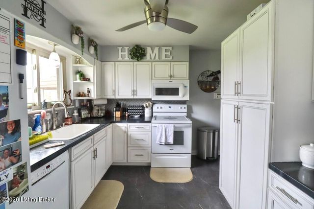 4604 Walden Dr, Louisville, KY 40229