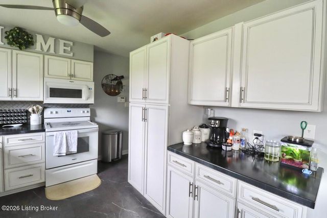 4604 Walden Dr, Louisville, KY 40229