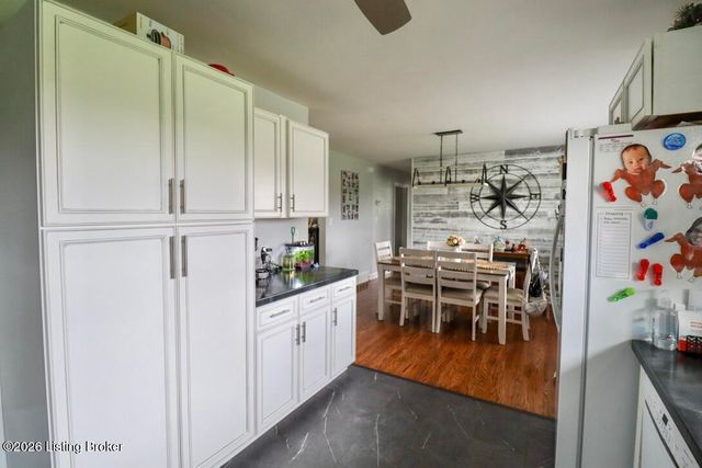 4604 Walden Dr, Louisville, KY 40229