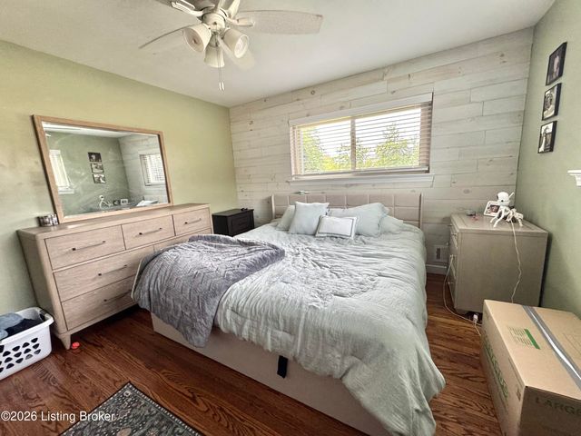 4604 Walden Dr, Louisville, KY 40229