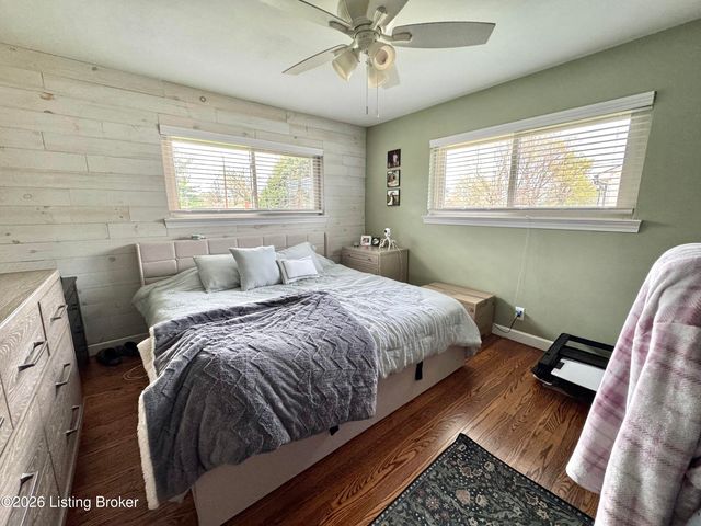 4604 Walden Dr, Louisville, KY 40229