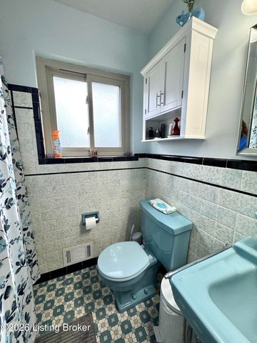 4604 Walden Dr, Louisville, KY 40229