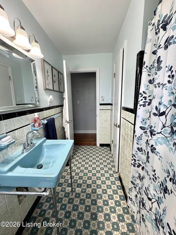 4604 Walden Dr, Louisville, KY 40229