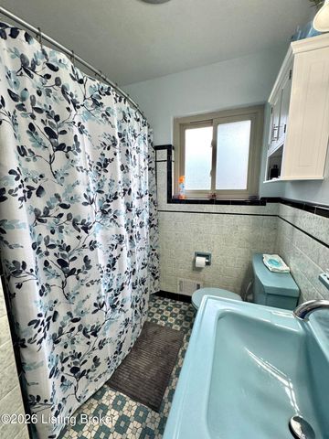 4604 Walden Dr, Louisville, KY 40229