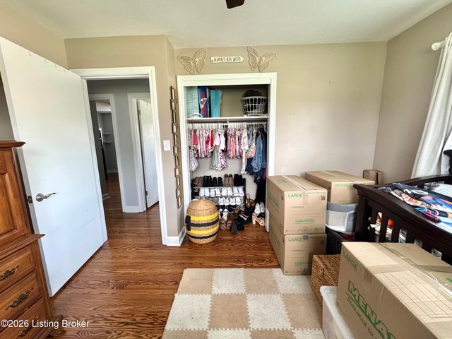 4604 Walden Dr, Louisville, KY 40229