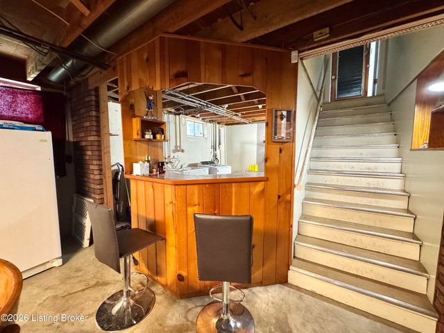 4604 Walden Dr, Louisville, KY 40229