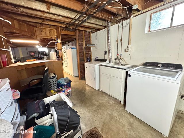 4604 Walden Dr, Louisville, KY 40229