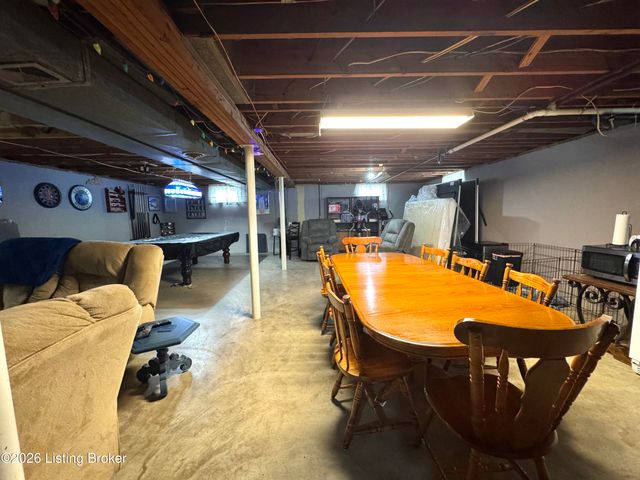 4604 Walden Dr, Louisville, KY 40229