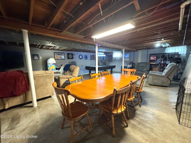 4604 Walden Dr, Louisville, KY 40229