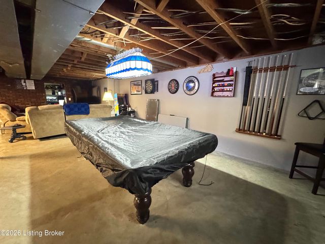 4604 Walden Dr, Louisville, KY 40229