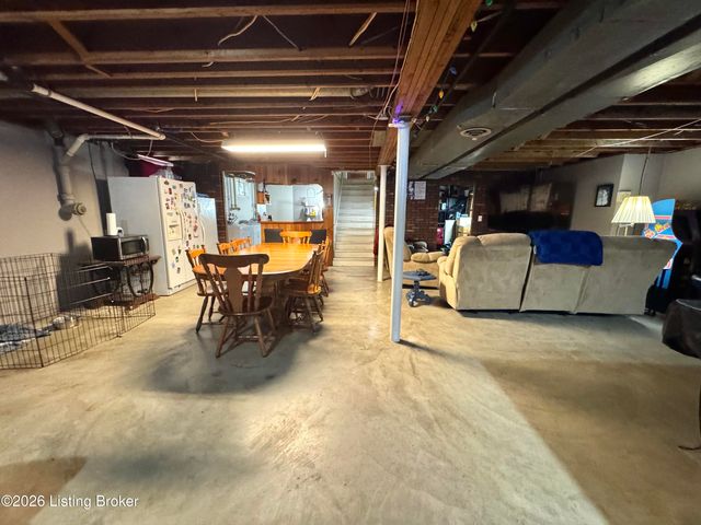 4604 Walden Dr, Louisville, KY 40229