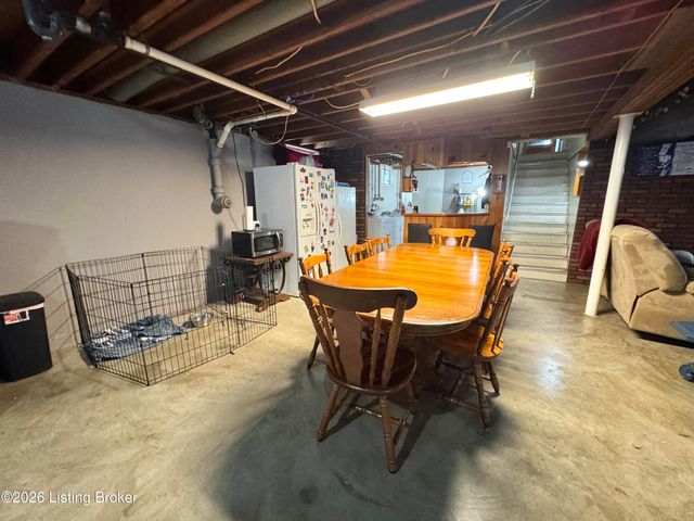 4604 Walden Dr, Louisville, KY 40229