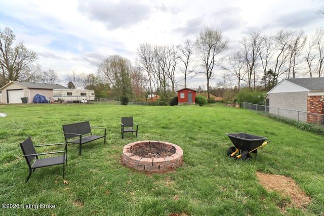 4604 Walden Dr, Louisville, KY 40229