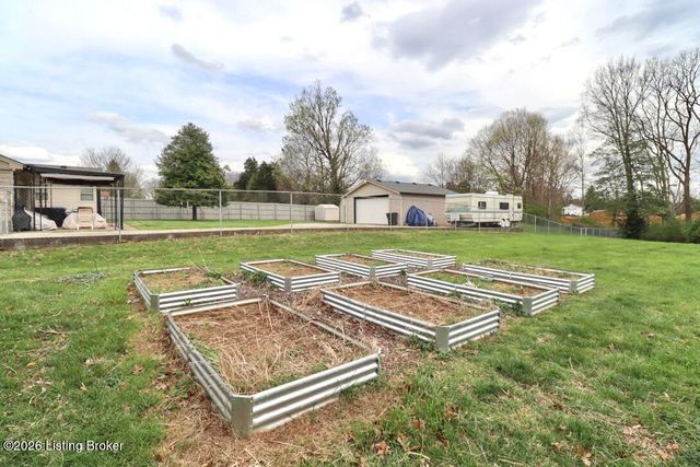 4604 Walden Dr, Louisville, KY 40229