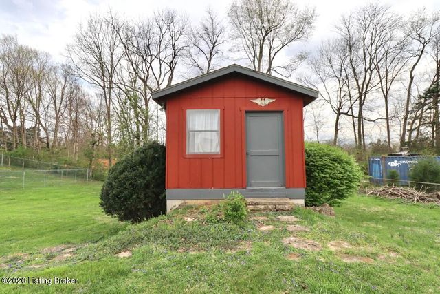 4604 Walden Dr, Louisville, KY 40229