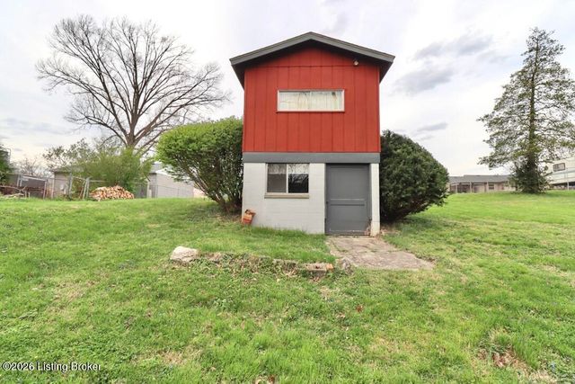 4604 Walden Dr, Louisville, KY 40229