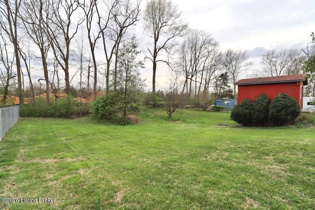 4604 Walden Dr, Louisville, KY 40229