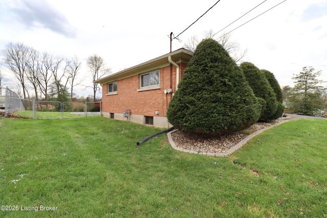 4604 Walden Dr, Louisville, KY 40229