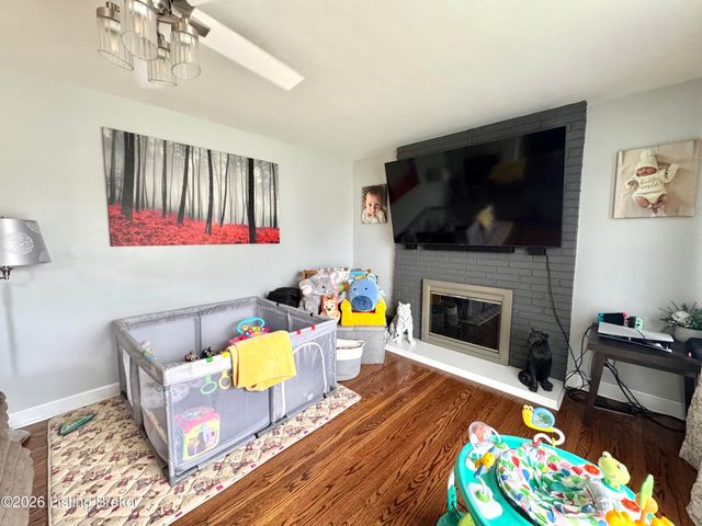 4604 Walden Dr, Louisville, KY 40229