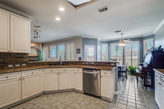 307 Chestnut Cove Circle, Southlake, TX 76092