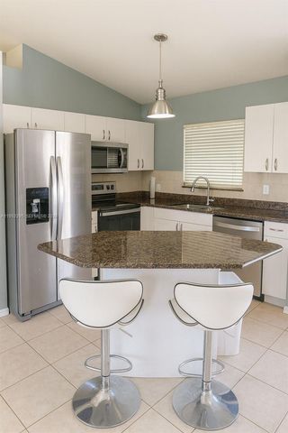 118 NE 9TH CT, Cape Coral, FL 33909