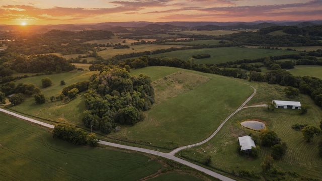 1914 Thompsons Station Rd, W, Thompsons Station, TN 37179