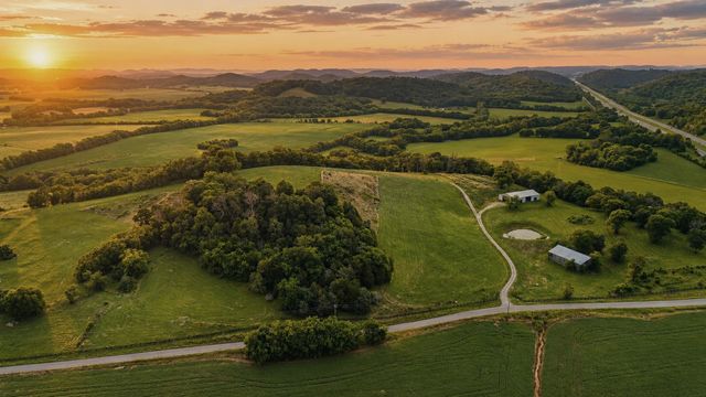 1914 Thompsons Station Rd, W, Thompsons Station, TN 37179