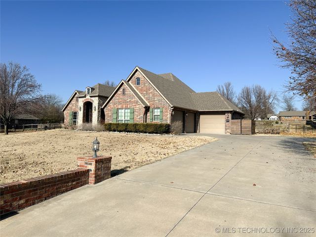 6133 E Engelmann Street, Claremore, OK 74019