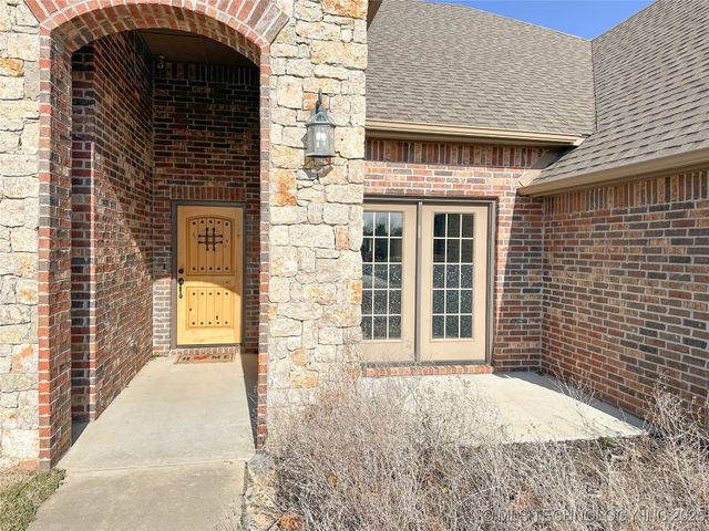 6133 E Engelmann Street, Claremore, OK 74019